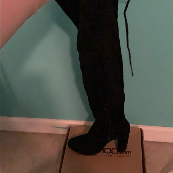 Thigh High Black Boots with heel - Picture 2 of 4